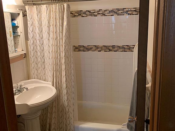 5th image of 1414 7th St SE #1