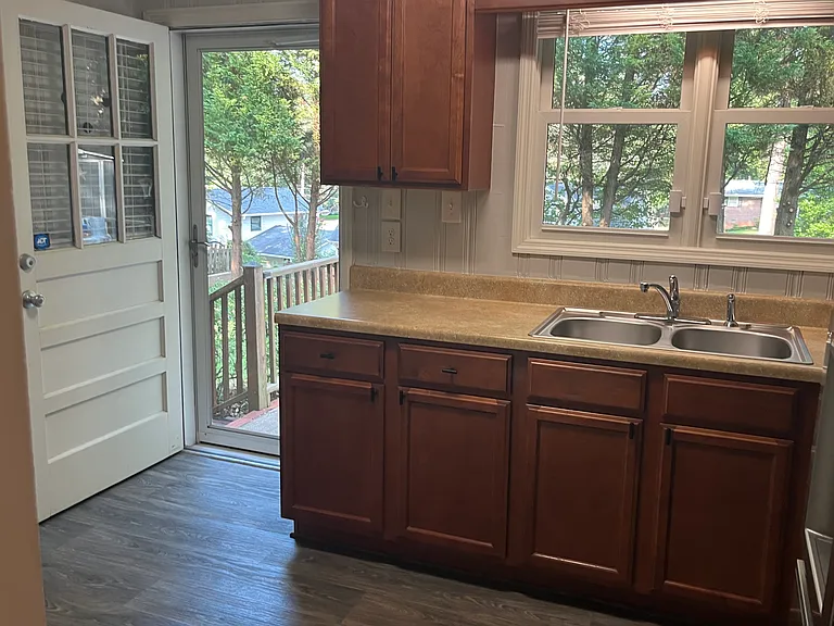 31 Dixon St — Photo 8