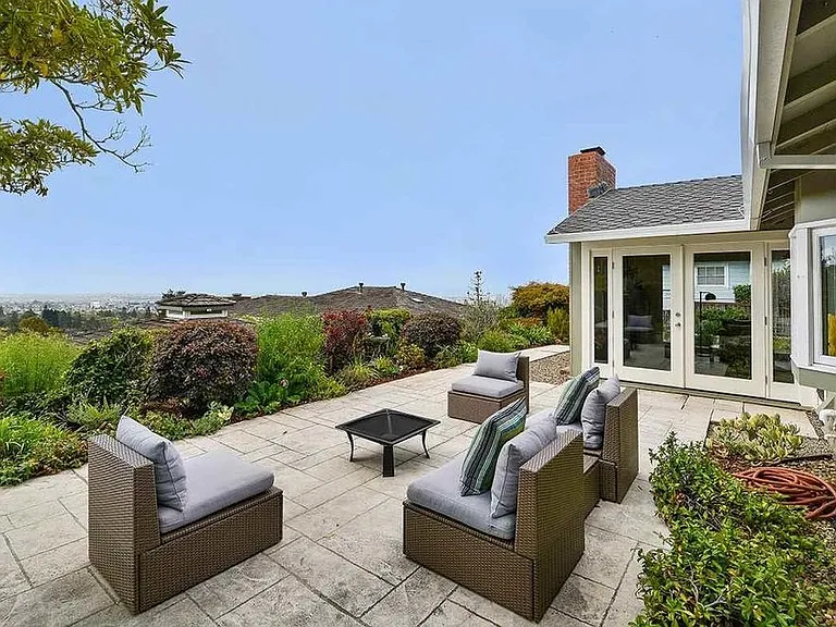 61 Dudley Ct — Photo 17