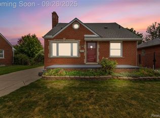 7290 Helen St, Center Line, MI 48015