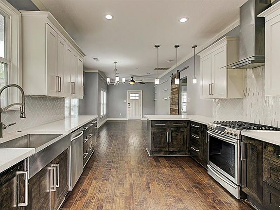 5th image of 318 Ennis St