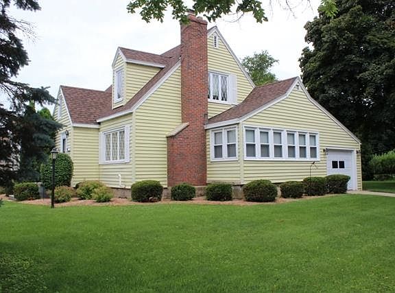 2nd image of 1523 Blaine Ave