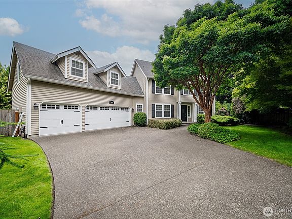 2nd image of 2409 Buckingham Drive SE