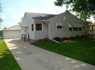 1005 Mac Arthur Dr, Beaver Dam, WI 53916