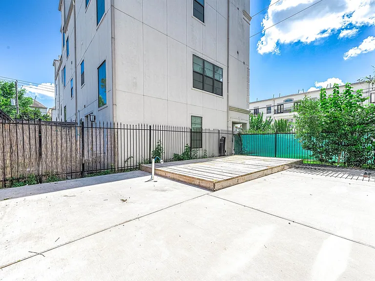 5733 Winsome Ln — Photo 30