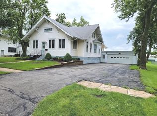 315 E 4th St, Gridley, IL 61744