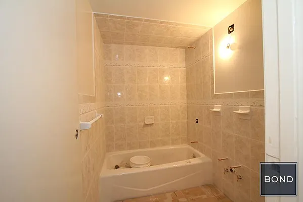 Rented by Bond New York | media 27