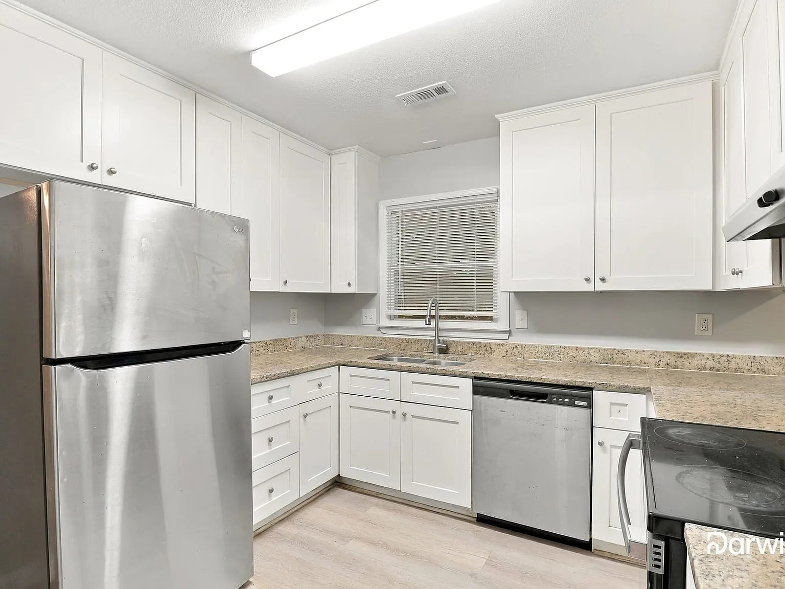 3 bed, 2.5 bath, 1354 sqft, $1,755 — Photo 4