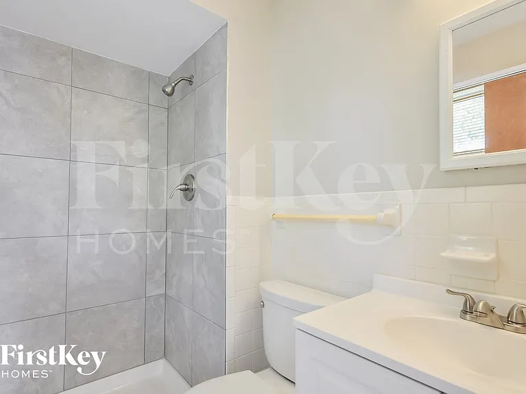 1005 Lancaster Dr — Photo 12