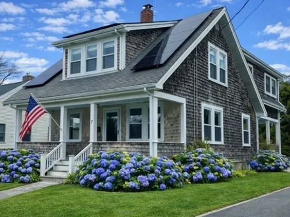 7 Akin St, Dartmouth, MA 02748