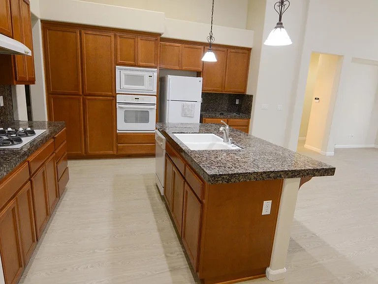 811 Ellerbrook St — Photo 16