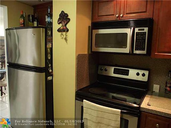 3rd image of 2500 NE 135th St #B205
