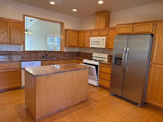 3 bed, 1564 sqft, $2,525 — Photo 2