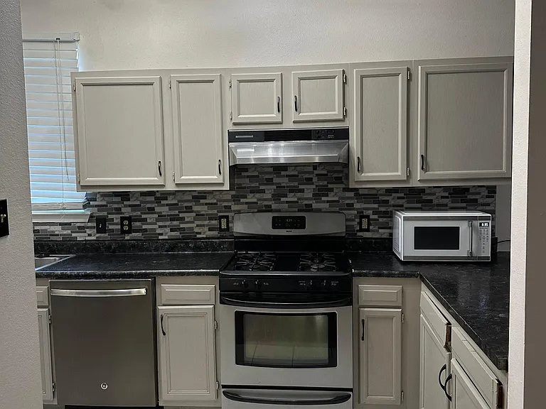 4501 S Prieur St #B — Photo 10