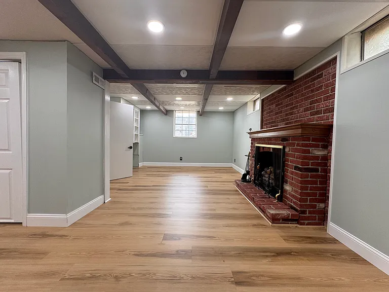 443 Bath Ave — Photo 36