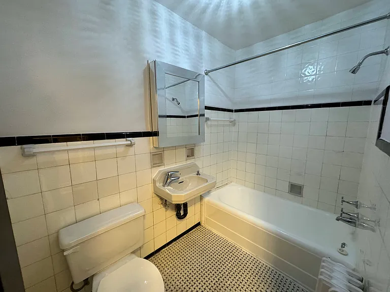 195 Cooper St #10 — Photo 12