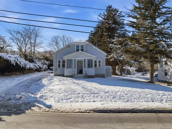 91 Church St, Bradford, RI 02808