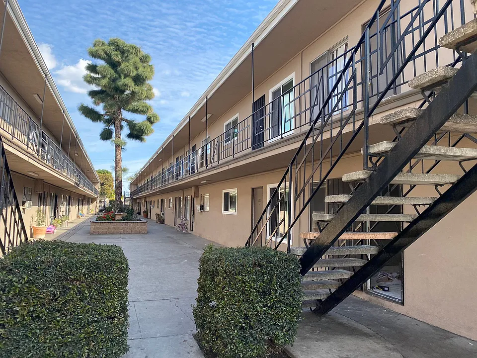 Las Palmas Apartments