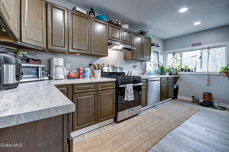 3rd image of 104 Moyer Street