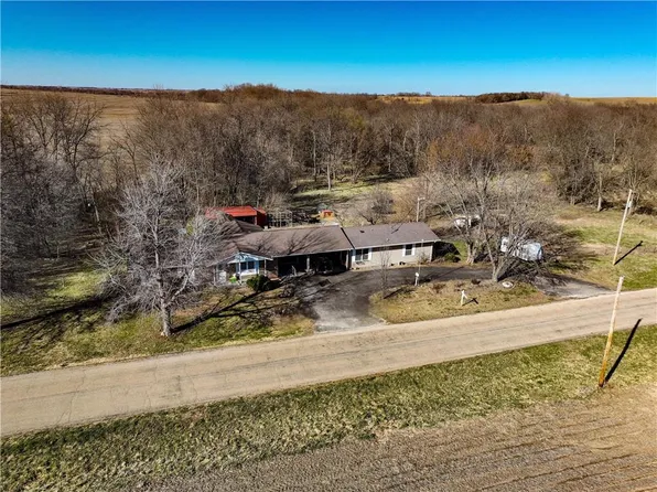 1764 320th St, Hiawatha, KS 66434
