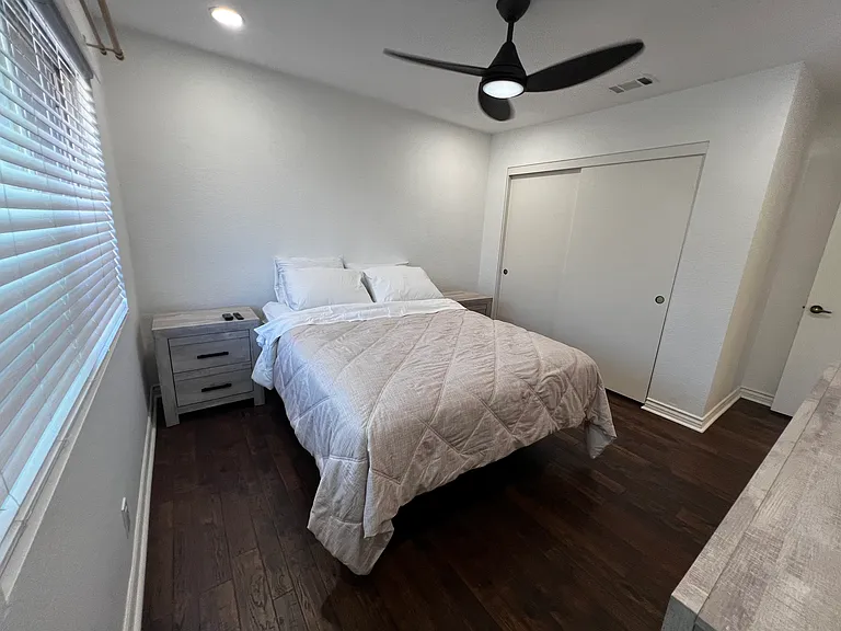 7825 Seaglen Dr — Photo 52