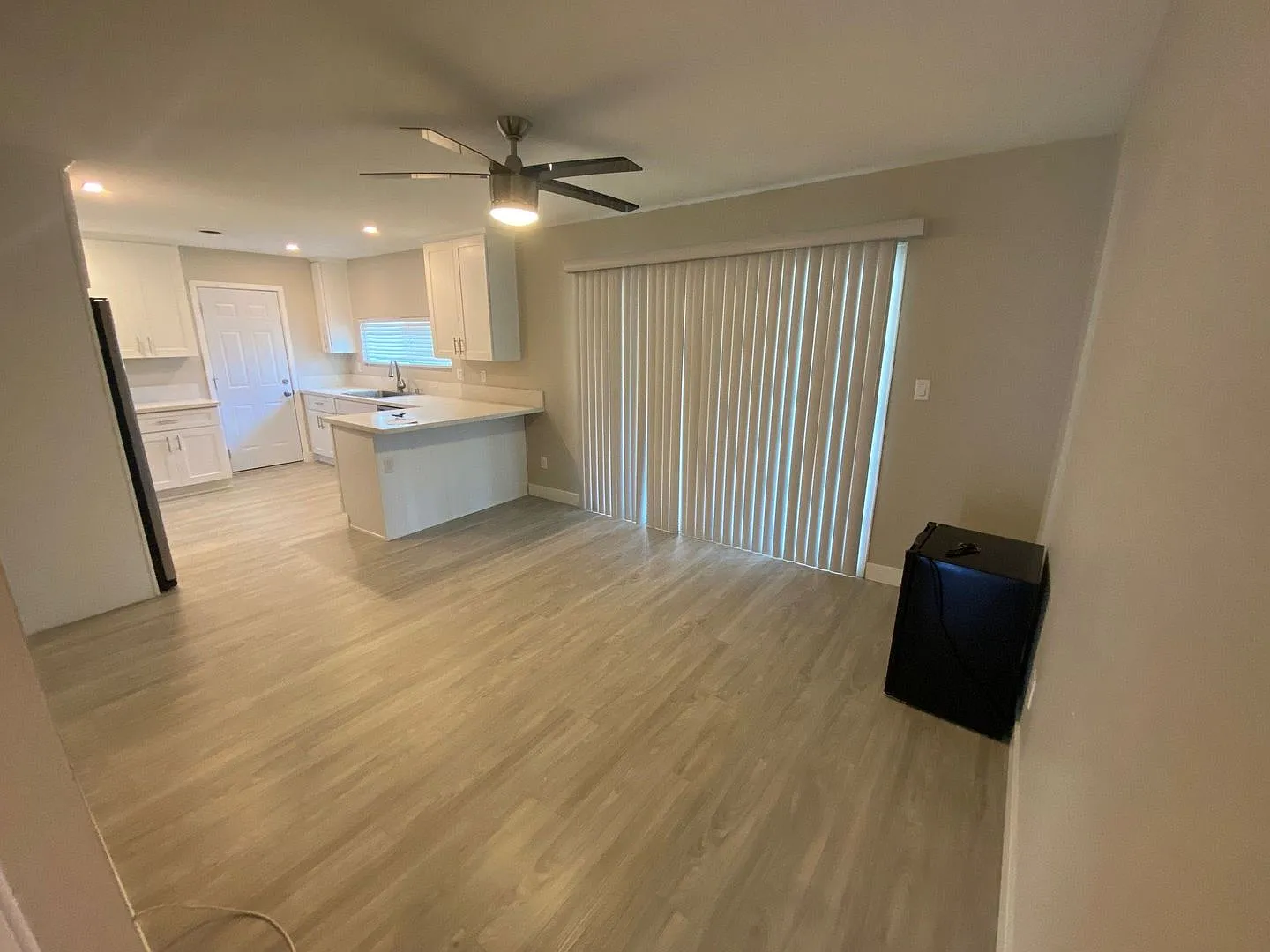 4BD/2BA w/ POOL! — Photo 3