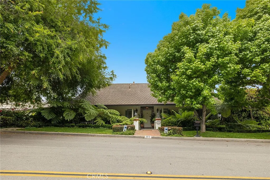 4 bed, 3732 sqft, $13,500 — Photo 2