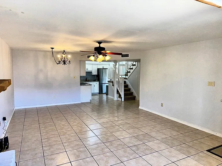 3 Hollycrest Blvd — Photo 4