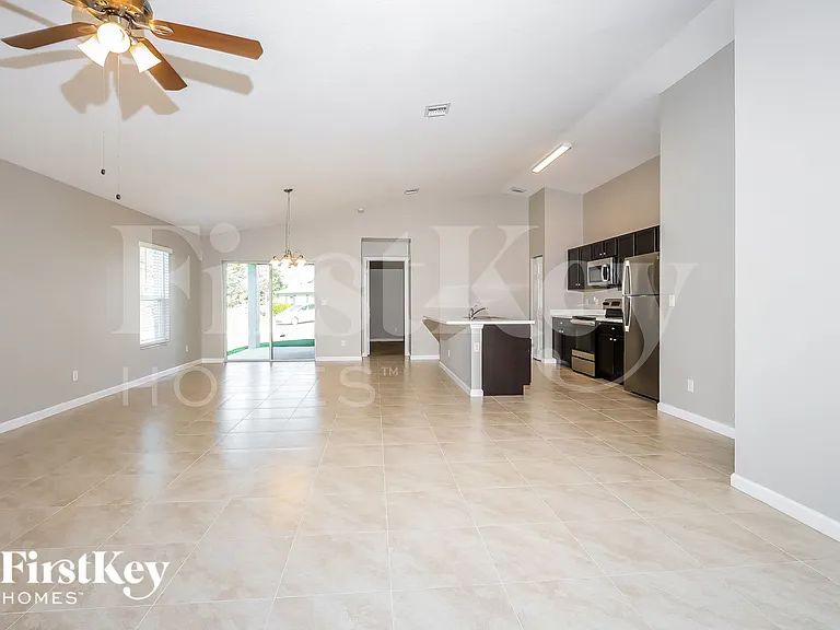 511 SW Nadell Ave — Photo 4