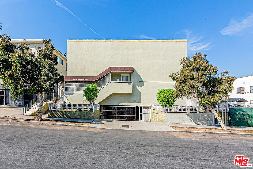 1 bed, 2.0 bath, 850 sqft, $2,100 — Photo 1