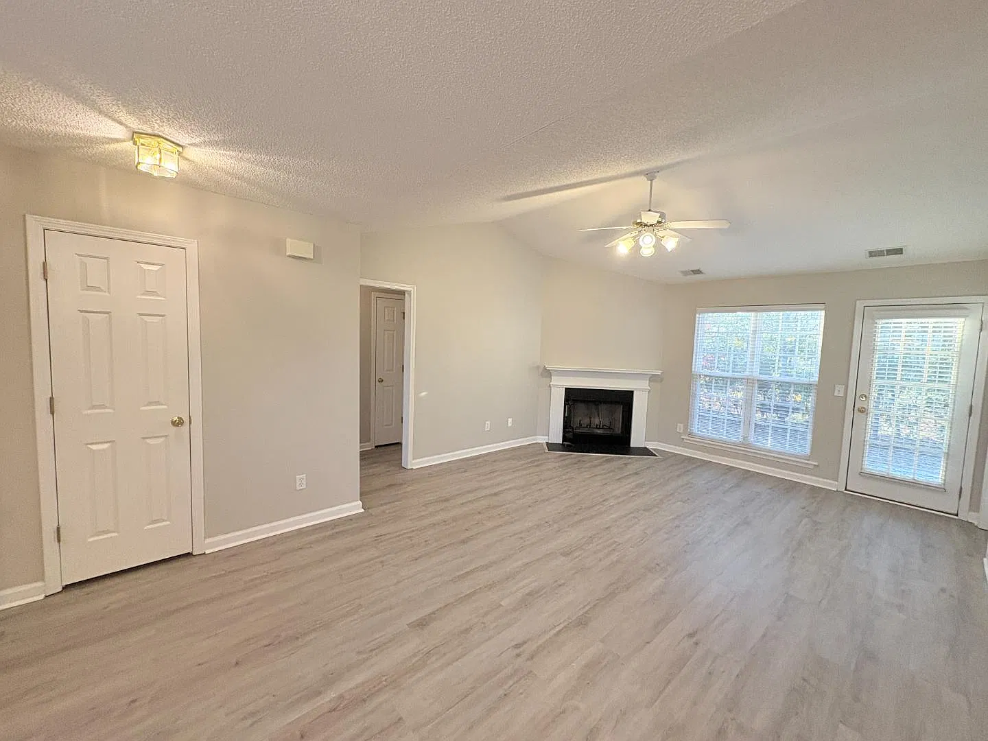 233 Double Eagle Cir — Photo 3