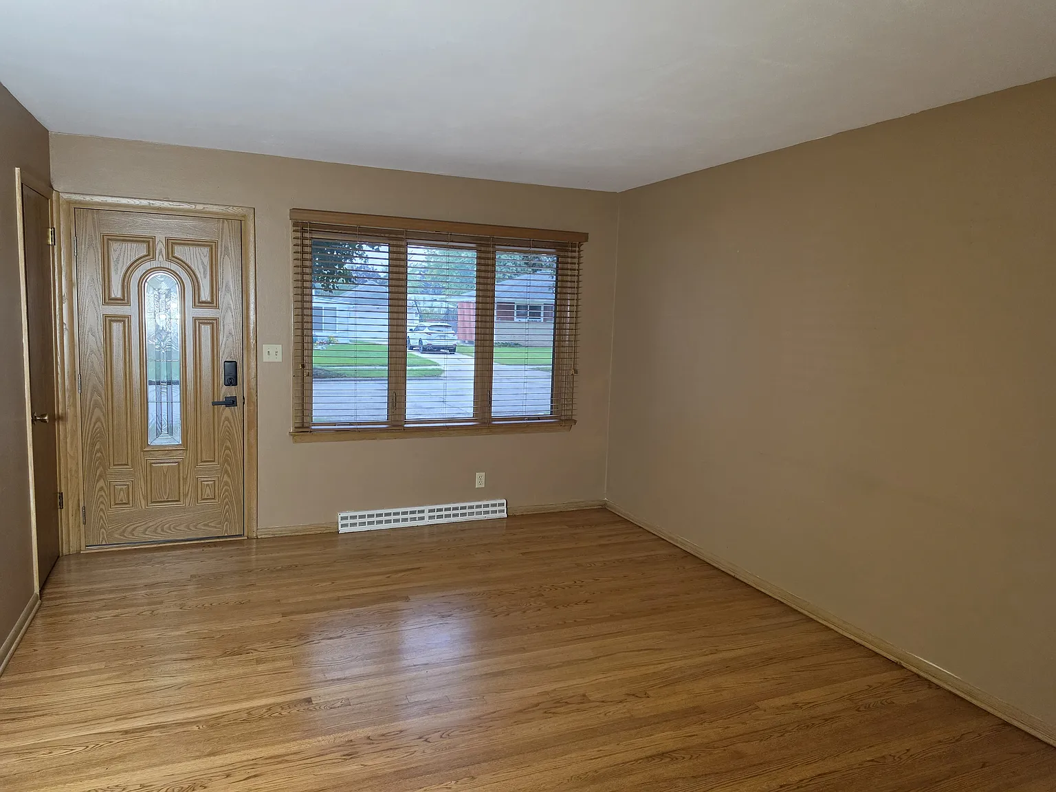 7827 W Eden Pl — Photo 3