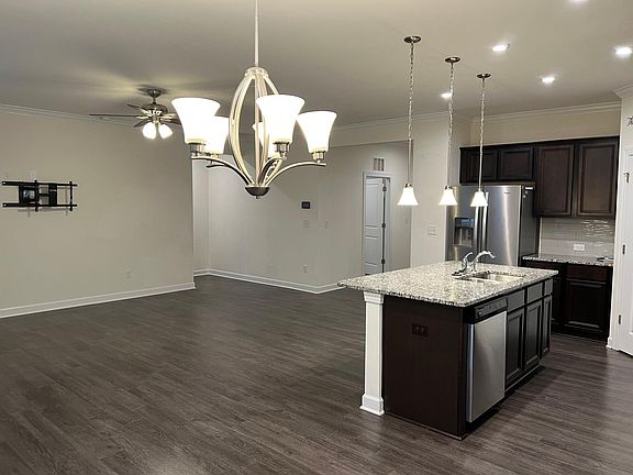 4th image of 5907 Fenway Dr