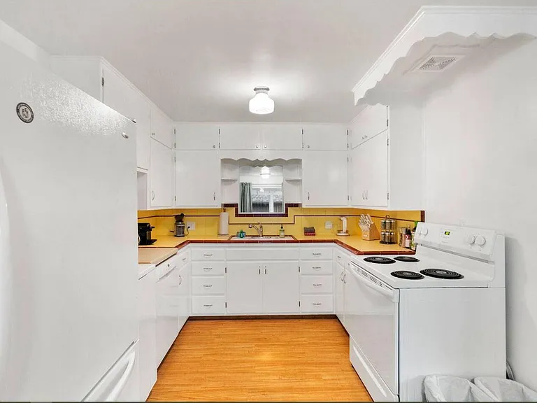 148 N Sams St #148 — Photo 7