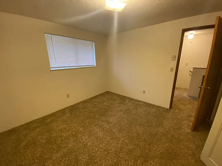 2 bed 1.5 bath Gateway area duplex — Photo 8