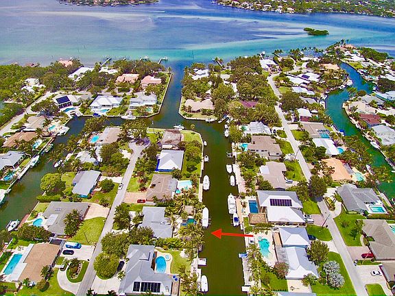 3rd image of 925 N Loxahatchee Dr