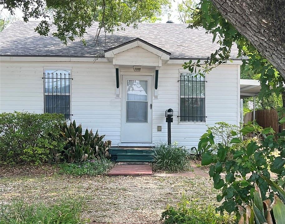 1st image of 2208 12th St