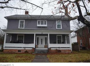 140 W Church St, Mount Airy, NC 27030