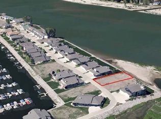 912 & 914 Southport Loop, Bismarck, ND 58504