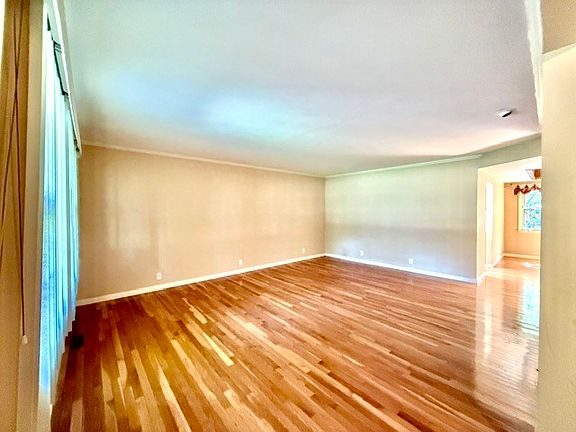 4th image of 2803 Curtis Rd