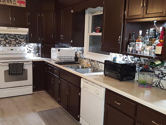 3rd image of 1167 White Paws Ln