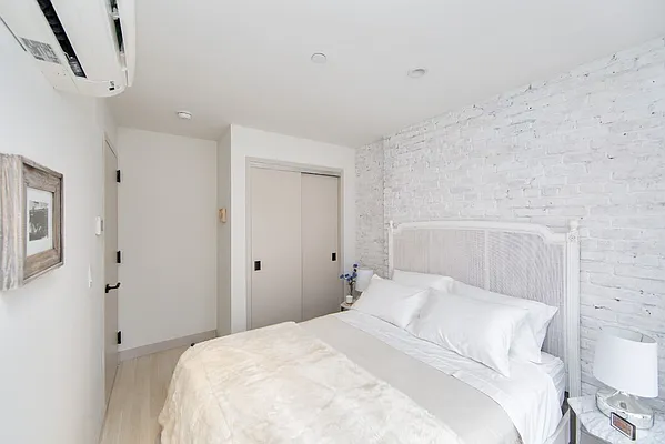 Rented by Voro New York | media 37