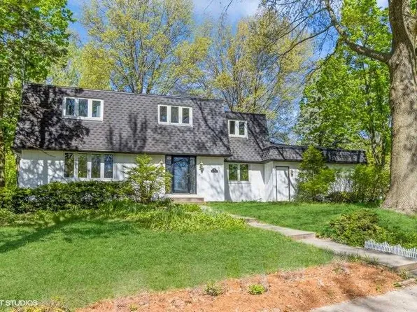 32 Arbury Dr, Iowa City, IA 52246