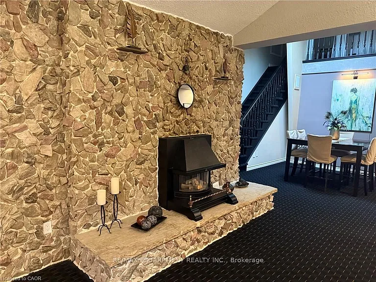 56 King St W #A — Photo 8