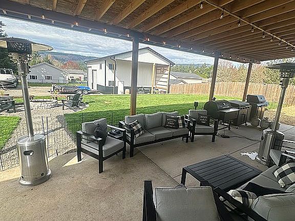 4th image of 520 Fir St