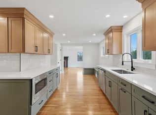 105 Stafford Rd, Lowell, MA 01852
