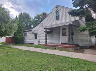 20948 Ridgemont Rd, Harper Woods, MI 48225