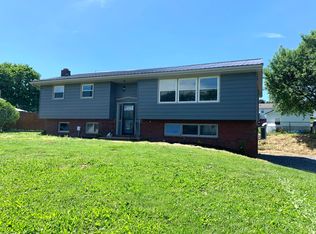 17 Carnation Ln, Mill Hall, PA 17751