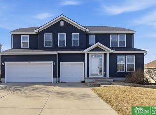 2102 Sunburst Dr, Papillion, NE 68046
