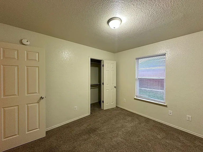 2403 Lavender Ln — Photo 18